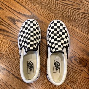 black and white checkered vans in size 8!!